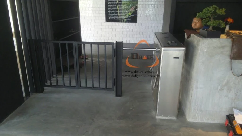 เครื่องกั้นสามขา @ ศูนย์กีฬากันอริ