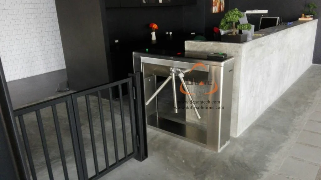เครื่องกั้นสามขา @ ศูนย์กีฬากันอริ