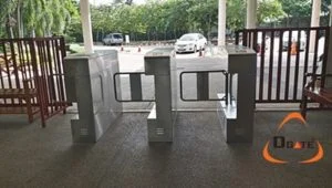 ประตูกั้นสามขา ณ โรงเรียนปลูกปัญญา