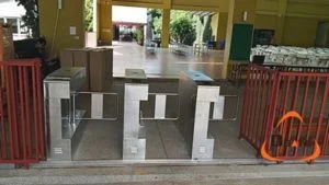 ประตูกั้นสามขา ณ โรงเรียนปลูกปัญญา