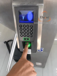 ระบบสแกนลายนิ้วมือกับเครื่องกั้นสามขา @ บริษัท ไทยมาลายากลาส จำกัด