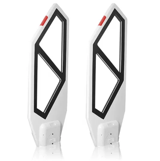 เสากันขโมย EAS-EM-E2300 ระบบ EM ดีไซน์โปร่ง สีขาว ติดตั้งเป็นคู่ที่ทางออกร้าน