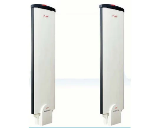 เสากันขโมย EAS-EM-E2700 ระบบ EM ทรงแผงทึบสีขาว ติดตั้งเป็นคู่ที่ทางออกร้าน